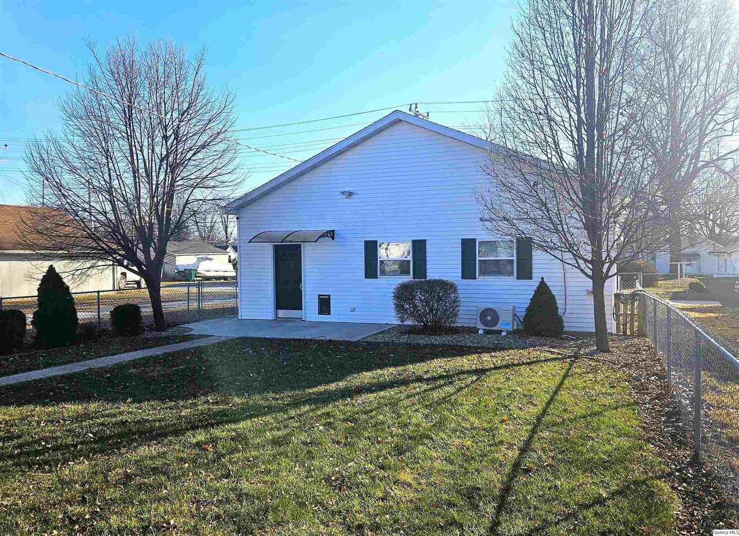 1520 Spruce Street Quincy, IL 62301 - Photo 17 of 21 a front view of a house with a yard