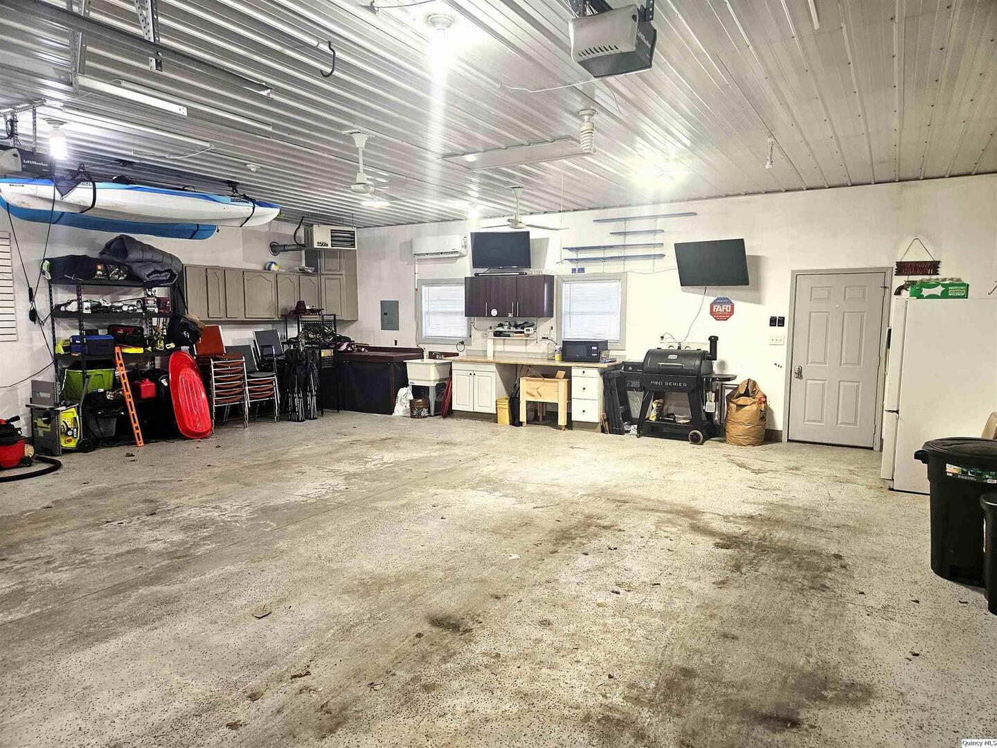 1520 Spruce Street Quincy, IL 62301 - Photo 20 of 21 a view of a storage & utility room