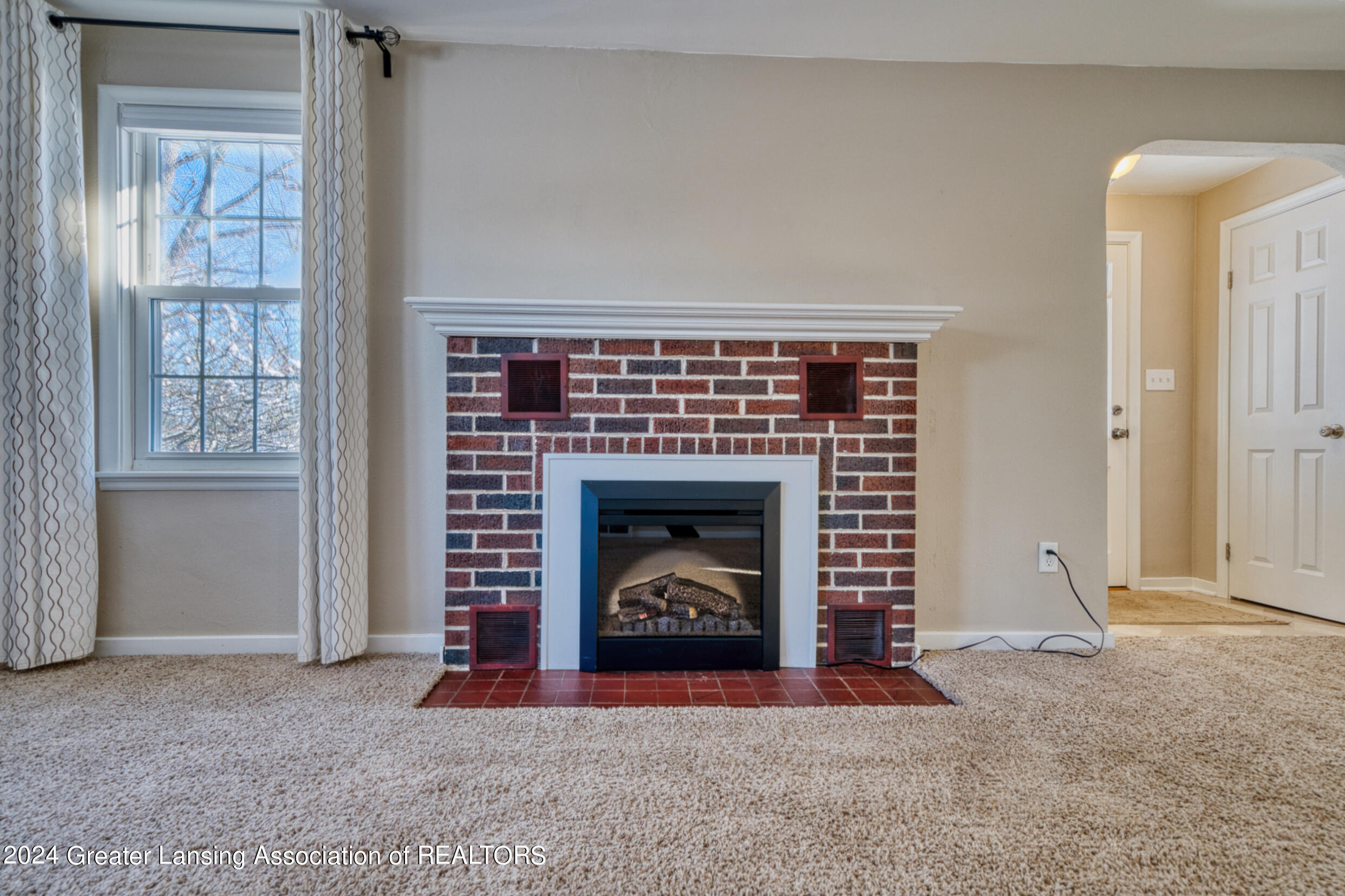 12103 West Greenfield Road Lansing, MI 48917 - Photo 15 of 52 Living Room