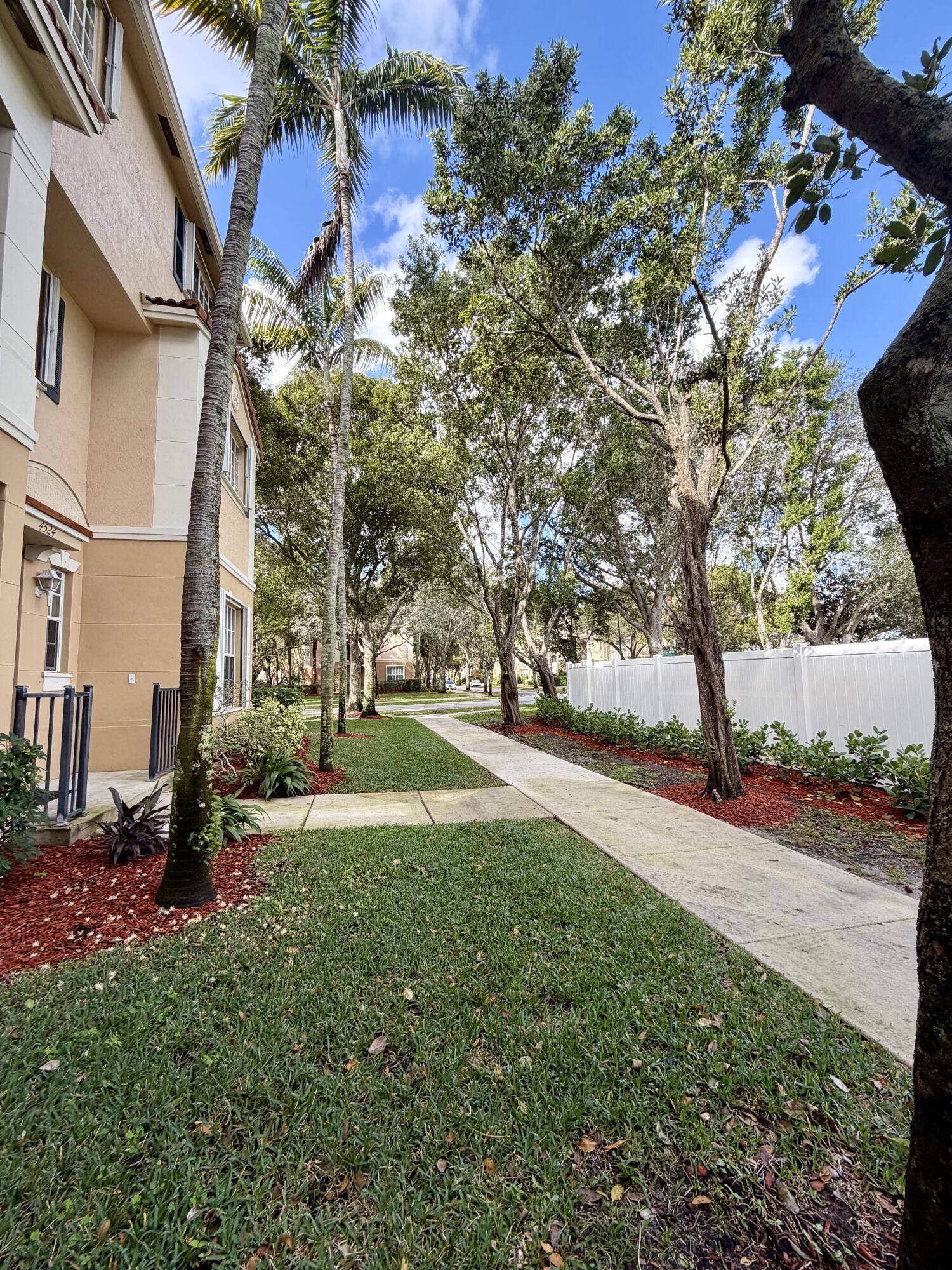 4520 Danson Way Delray Beach, FL 33445 - Photo 3 of 22 IMG_1944