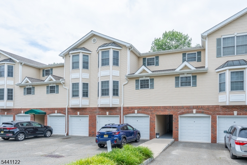 30 Federal Hill Road, Unit 8 Pompton Lakes, NJ 07442 - Photo 3 of 34