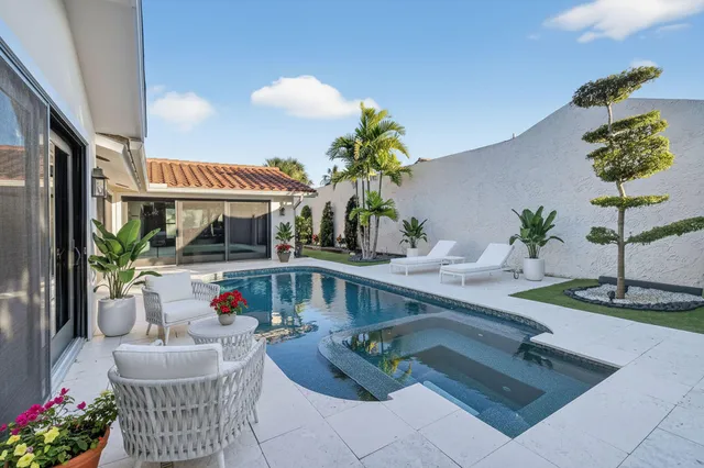 a swimming pool with view od palm trees