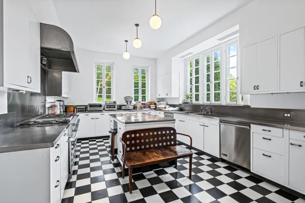 $25,500,000 | 104 Dans Highway, New Canaan, CT 06840