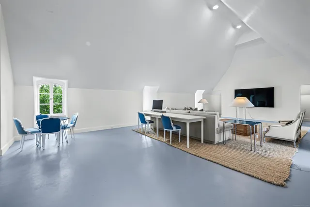 $25,500,000 | 104 Dans Highway, New Canaan, CT 06840