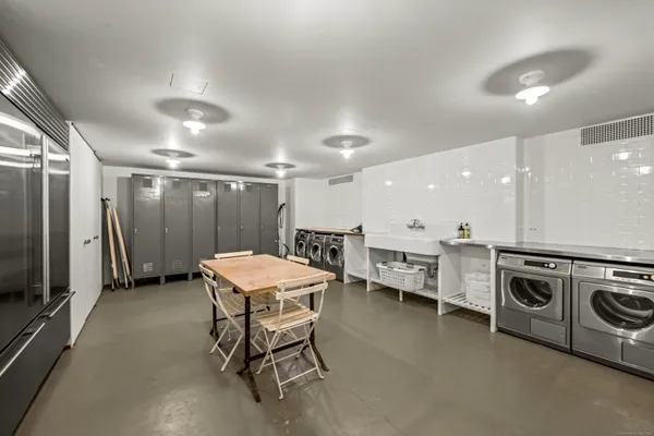 $25,500,000 | 104 Dans Highway, New Canaan, CT 06840