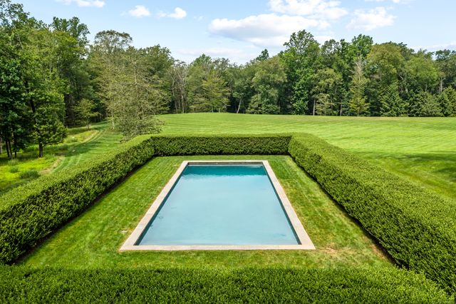 $25,500,000 | 104 Dans Highway, New Canaan, CT 06840