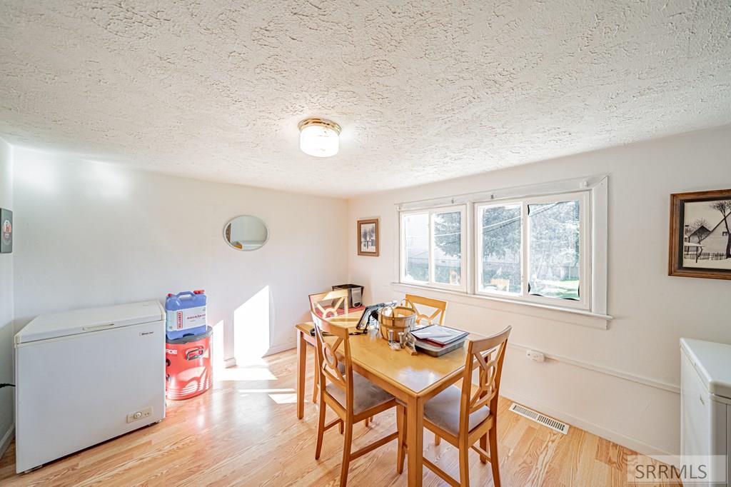 2406 North Ammon Road Idaho Falls, ID 83401 - Photo 17 of 47