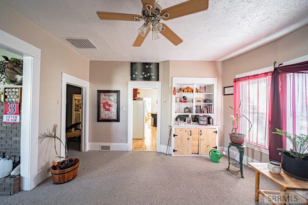 2406 North Ammon Road Idaho Falls, ID 83401 - Photo 5 of 47