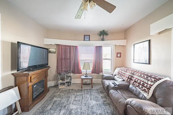 $325,000 | 2406 North Ammon Road, Idaho Falls, ID 83401