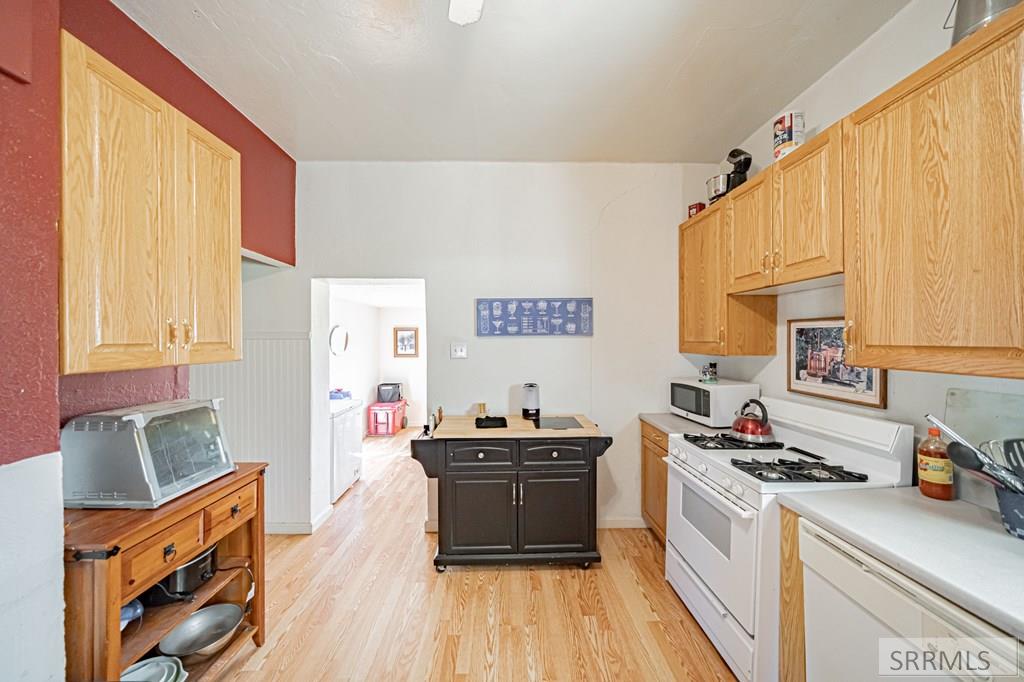 2406 North Ammon Road Idaho Falls, ID 83401 - Photo 10 of 47