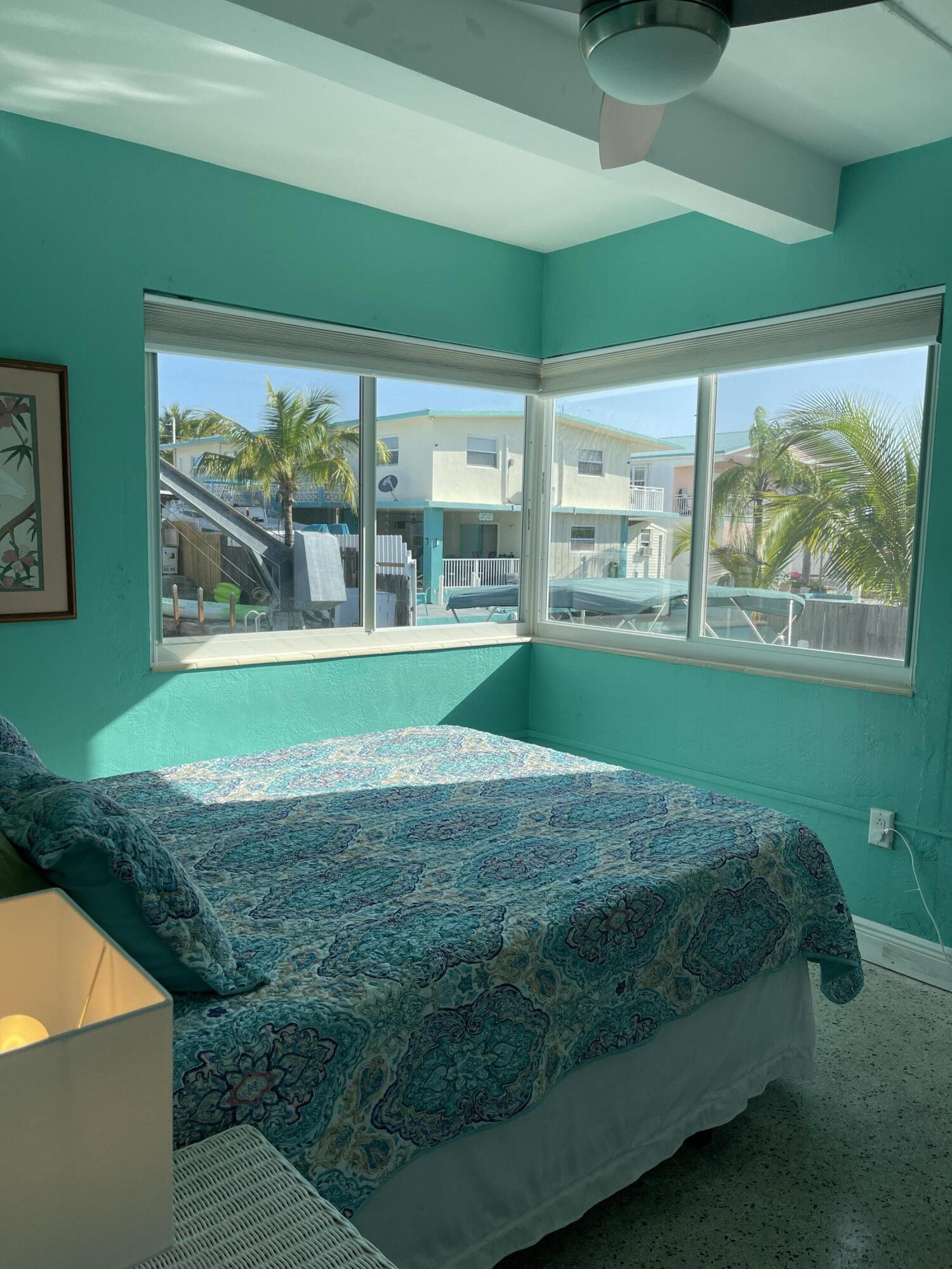 64 Seagate Boulevard Key Largo, FL 33037 - Photo 19 of 44 a bed sitting in middle of a yard