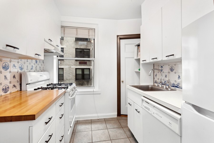 215 East 73rd Street, Unit 3A Manhattan, NY 10021 - Photo 12 of 27
