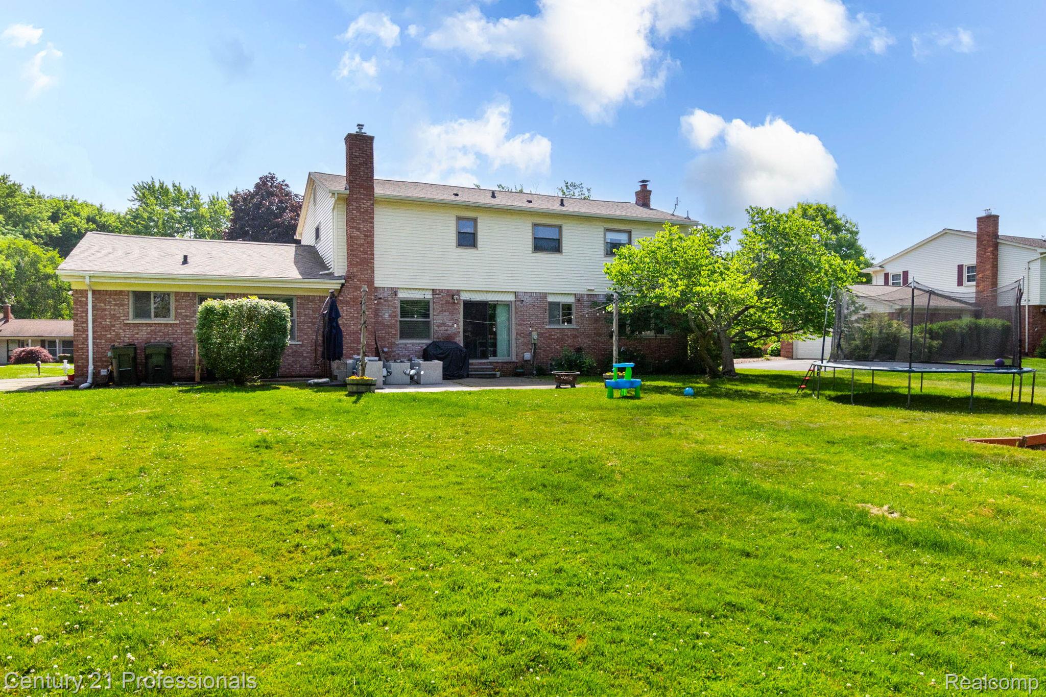 671 Bridgestone Drive Rochester, MI 48309 - Photo 46 of 50 Expansive green lawn with mature landscaping