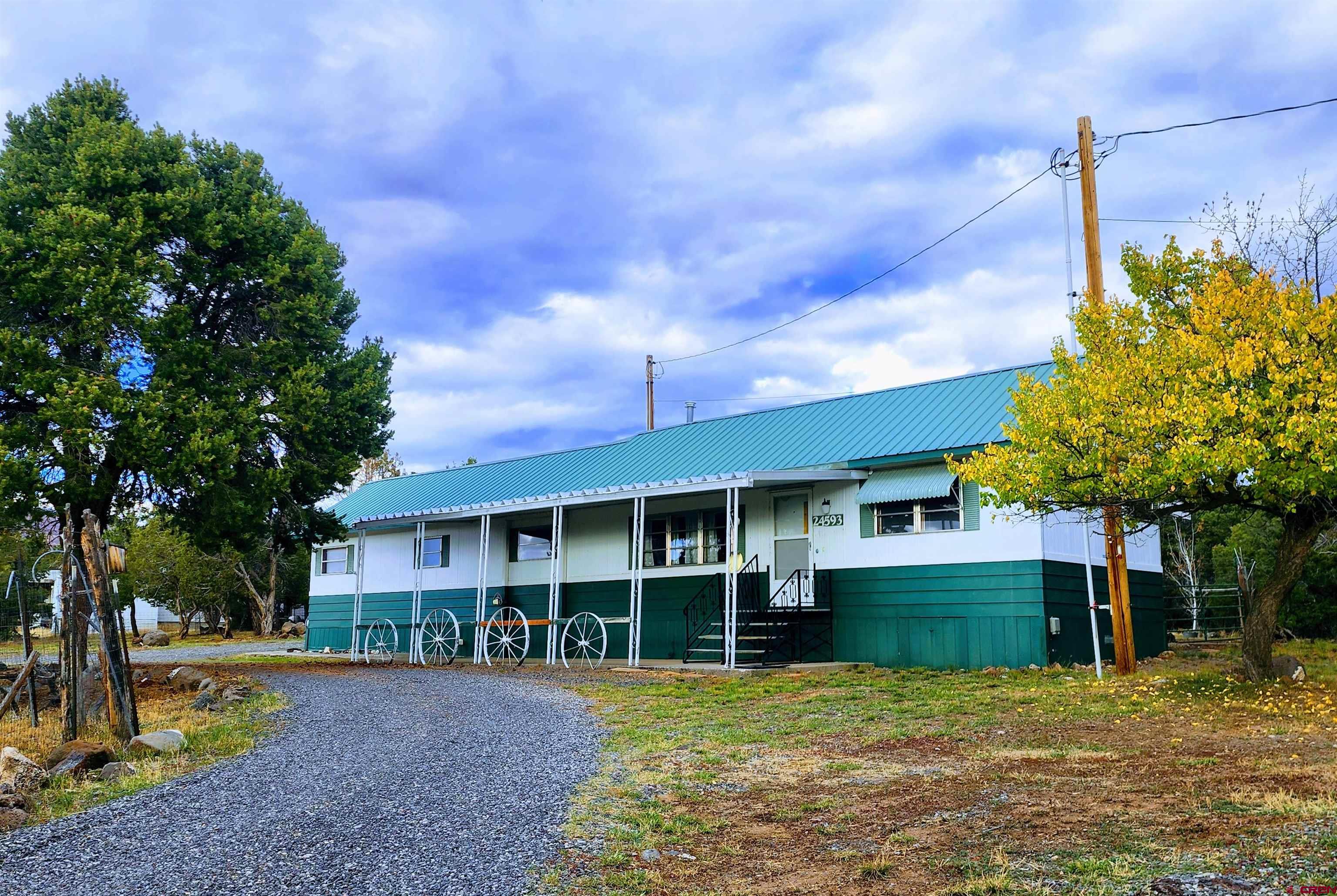 a view of a house with a backyard