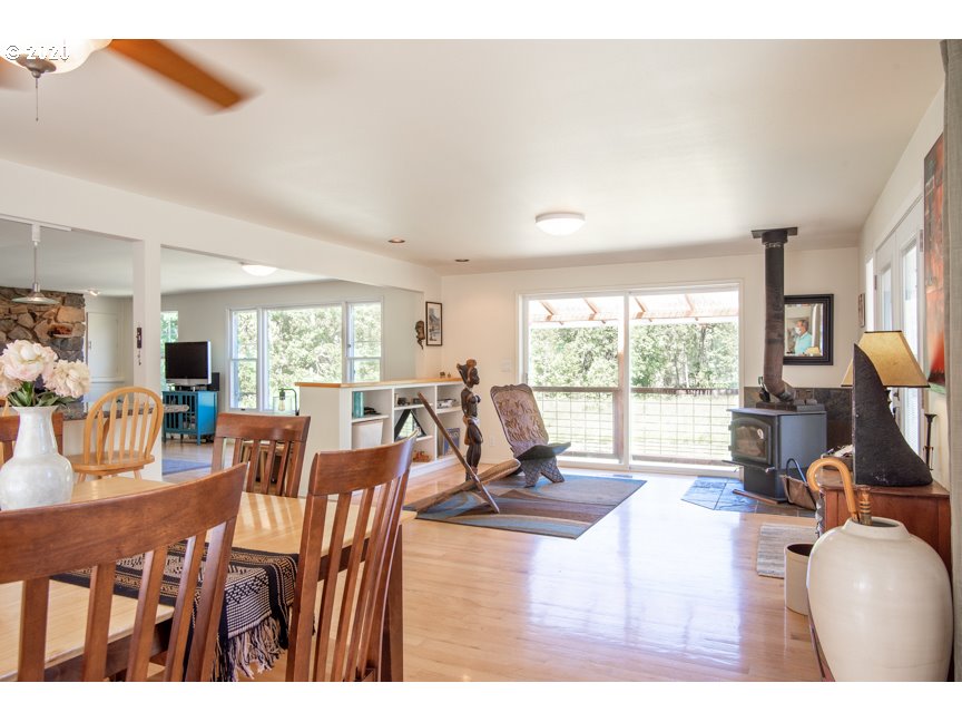 84965 Laughlin Road Eugene, OR 97405 - Photo 14 of 32 Gallery Image 14