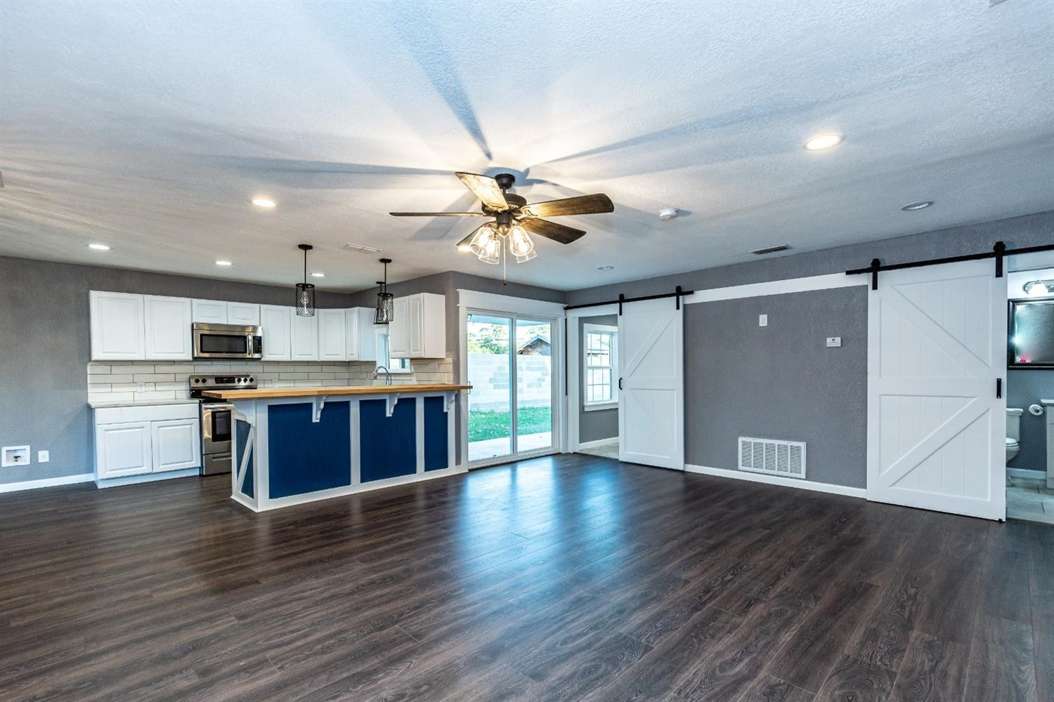 3006 36th Street Lubbock, TX 79413 - Photo 2 of 48 Living Area