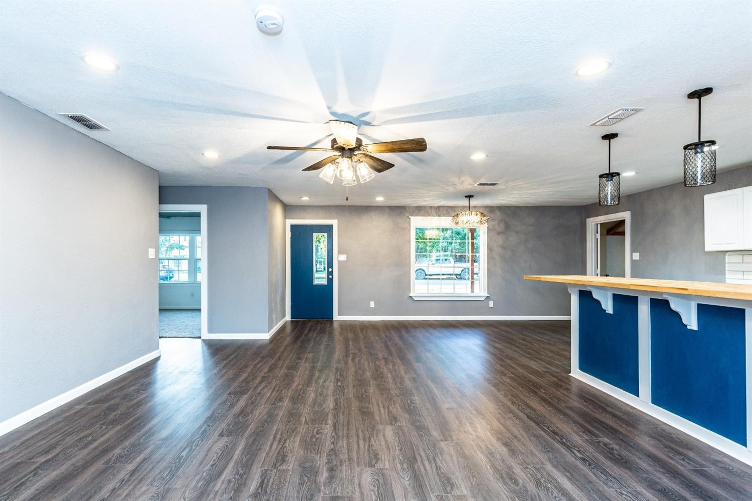 3006 36th Street Lubbock, TX 79413 - Photo 8 of 48 Living Area