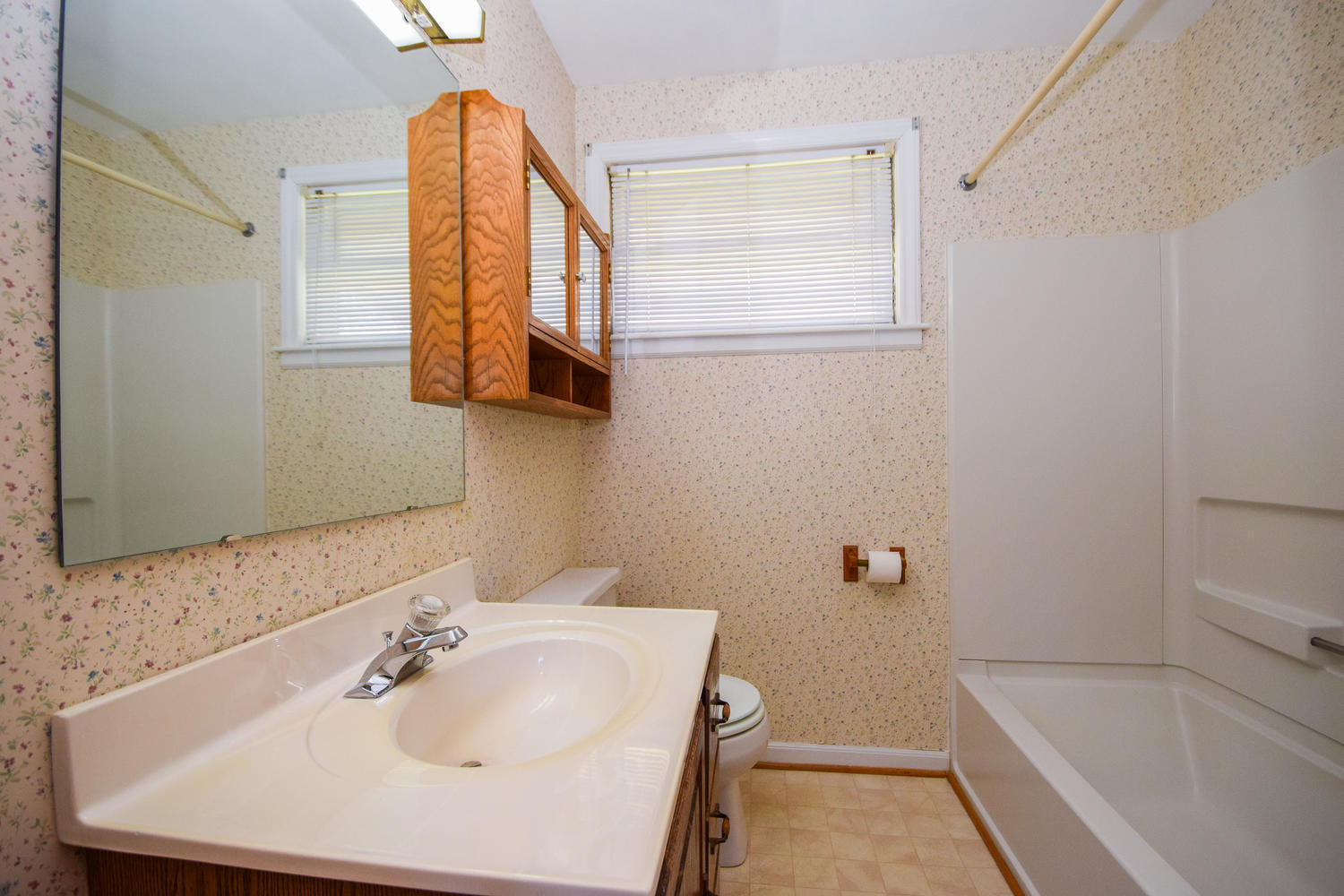 2383 Howard Road Southwest Roanoke, VA 24015 - Photo 12 of 20 Full Bath