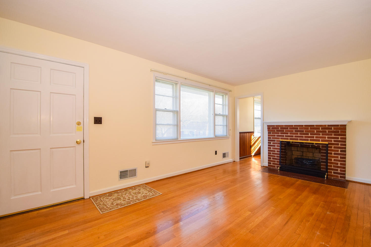 2383 Howard Road Southwest Roanoke, VA 24015 - Photo 3 of 20 Living Room