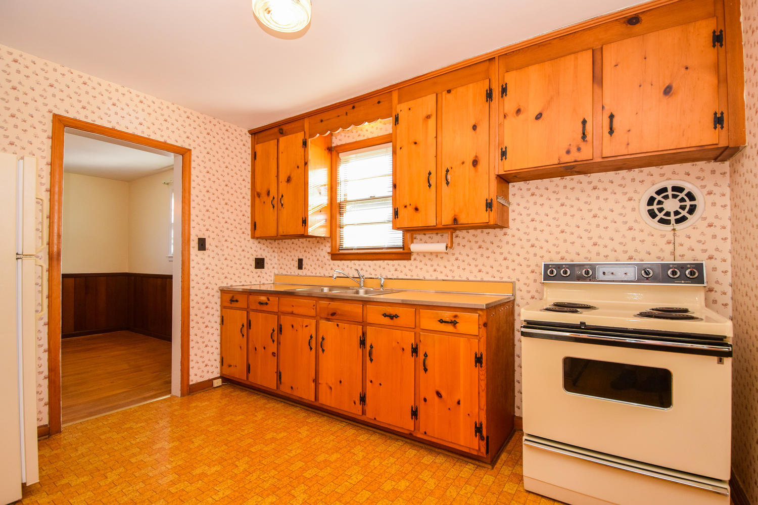 2383 Howard Road Southwest Roanoke, VA 24015 - Photo 7 of 20 Kitchen