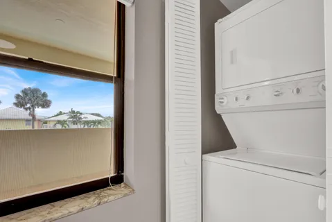 $398,000 | 115 Bamboo Road, Unit 205, Palm Beach Shores, FL 33404