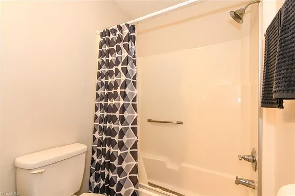 $185,000 | 915 Shelby Drive, Unit E, Greensboro, NC 27409