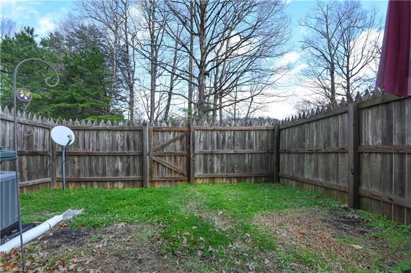 $185,000 | 915 Shelby Drive, Unit E, Greensboro, NC 27409