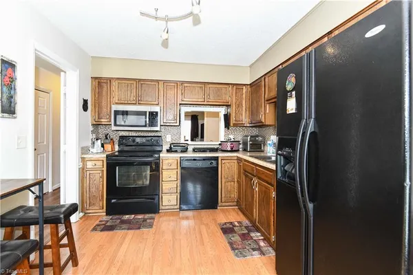 $185,000 | 915 Shelby Drive, Unit E, Greensboro, NC 27409