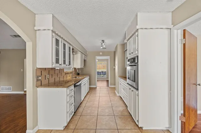 $1,995 | 7258 Brentwood Stair Road, Fort Worth, TX 76112