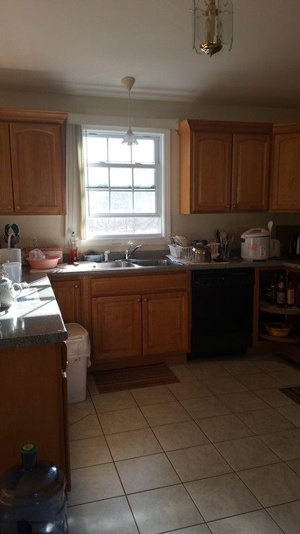 73 Daisy Lane Fall River, MA 02721 - Photo 5 of 18