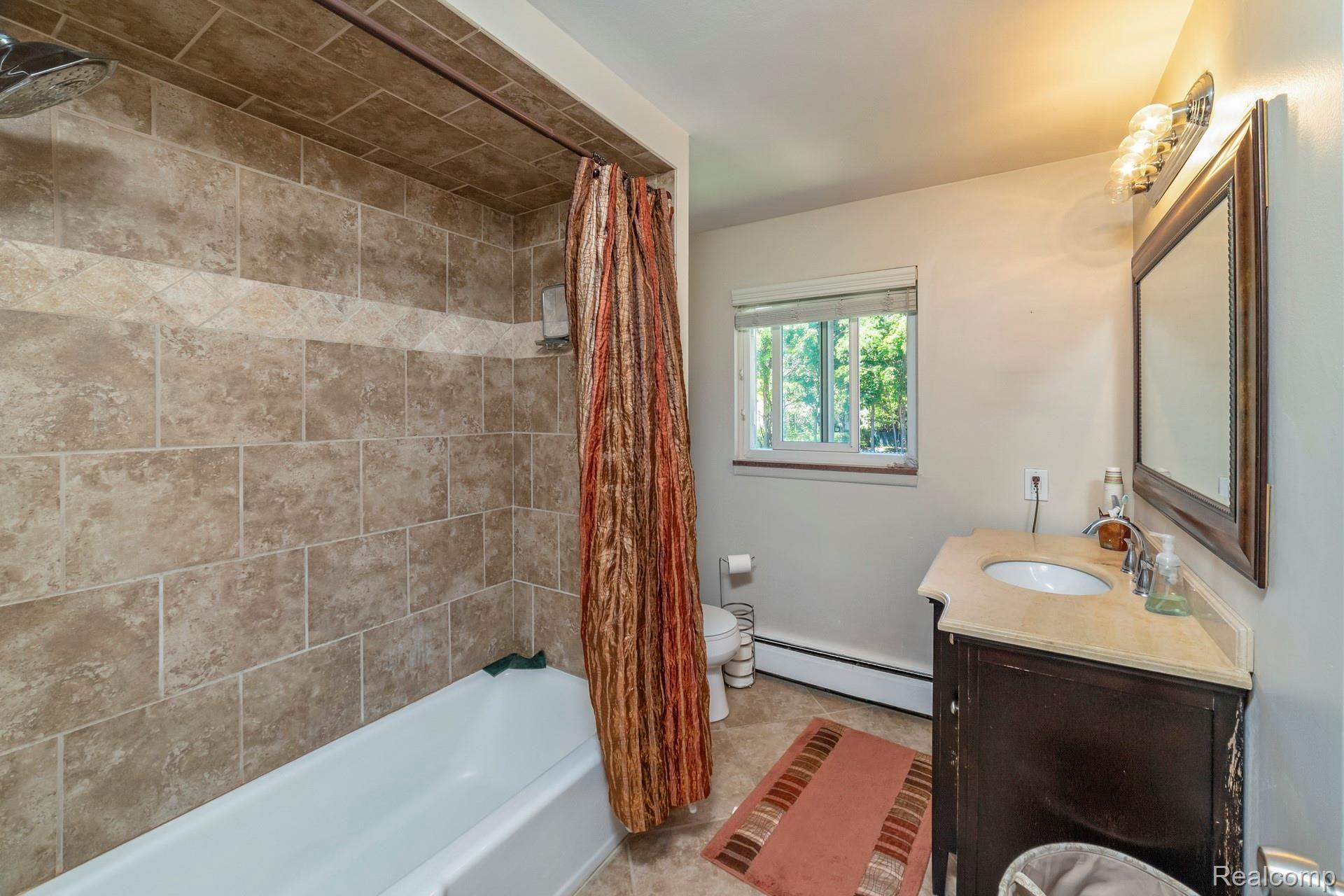 485 Miller Avenue Rochester, MI 48307 - Photo 16 of 19 UPDATED BATH!