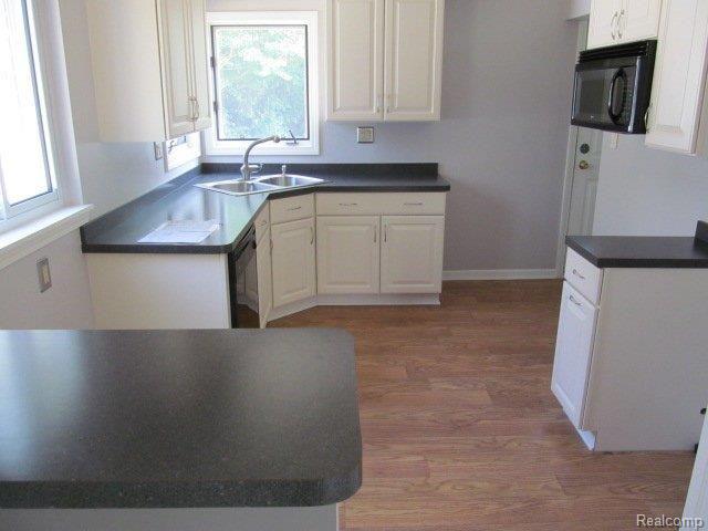 31635 Marblehead Road Farmington, MI 48336 - Photo 9 of 16 261-917337 - Kitchen (2).JPG