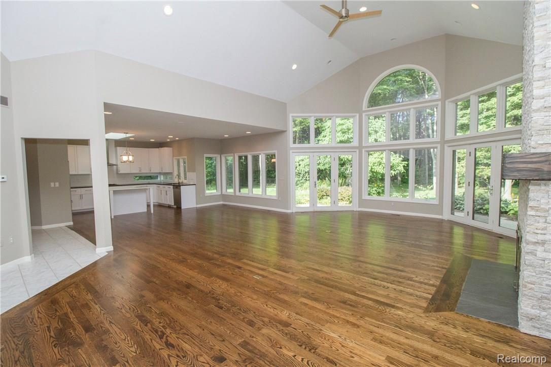 9865 Allen Road Clarkston, MI 48348 - Photo 9 of 38 Open Concept Living at its Best