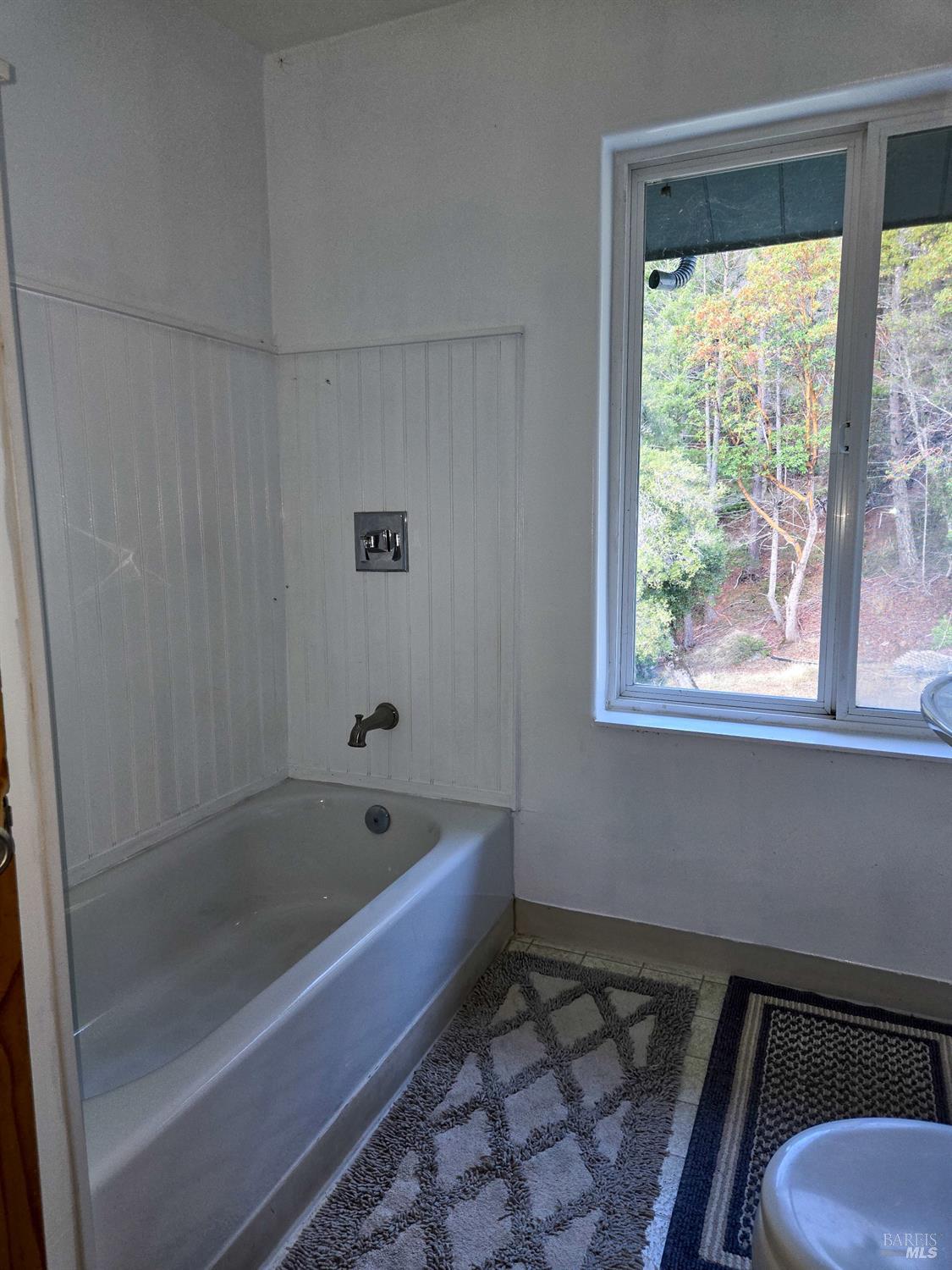 47111 Fox Rock Road Laytonville, CA 95454 - Photo 22 of 44 a bathroom with a bathtub and next to a window