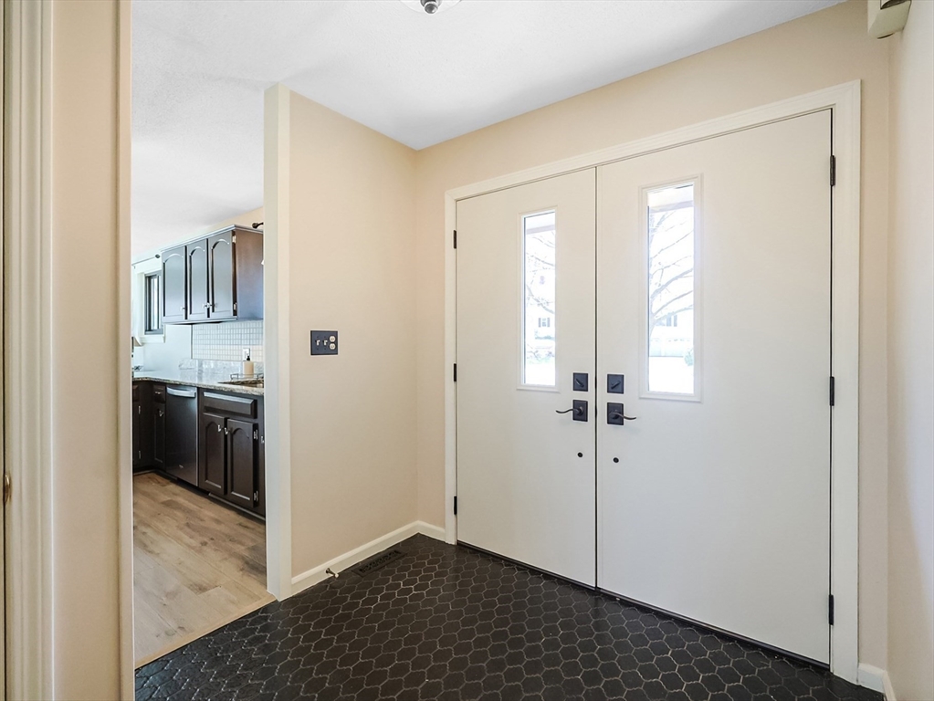 251 Irondequoit Road Franklin, MA 02038 - Photo 4 of 40 Gallery Image 4