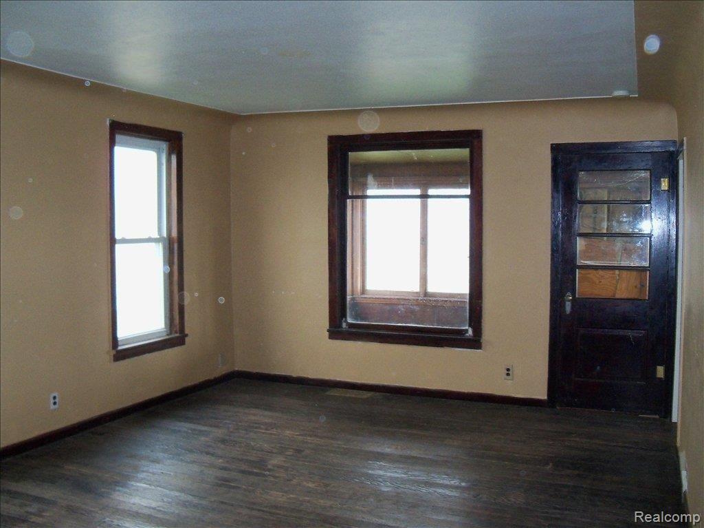 4090 Barnes Road Millington, MI 48746 - Photo 4 of 9 Living