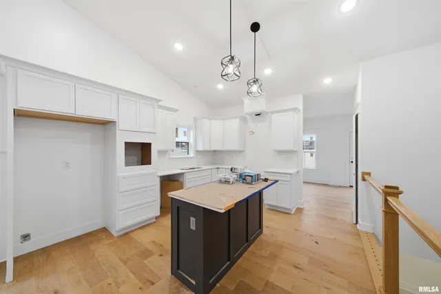 $425,000 | 1303 West Hillcrest Drive, Chillicothe, IL 61523