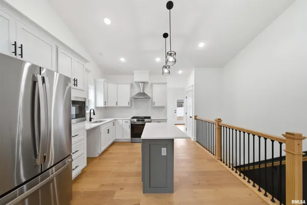 $425,000 | 1303 West Hillcrest Drive, Chillicothe, IL 61523