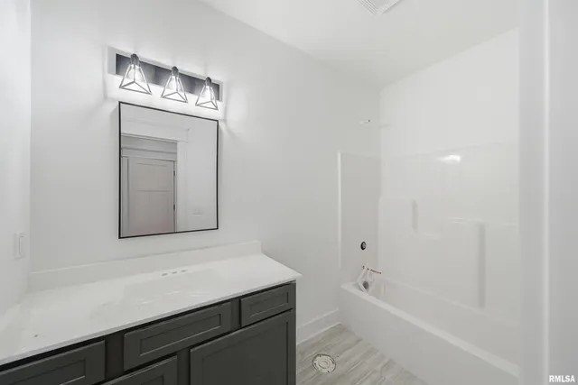 $425,000 | 1303 West Hillcrest Drive, Chillicothe, IL 61523