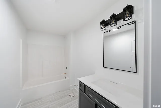 $425,000 | 1303 West Hillcrest Drive, Chillicothe, IL 61523