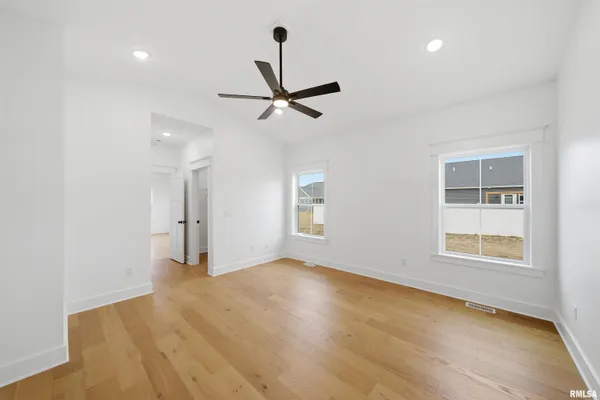 $425,000 | 1303 West Hillcrest Drive, Chillicothe, IL 61523