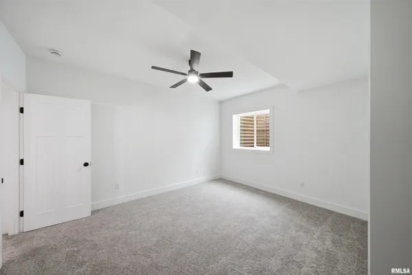 $425,000 | 1303 West Hillcrest Drive, Chillicothe, IL 61523