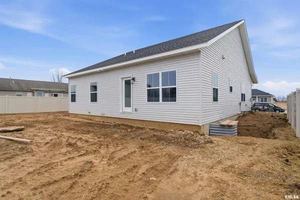 $425,000 | 1303 West Hillcrest Drive, Chillicothe, IL 61523