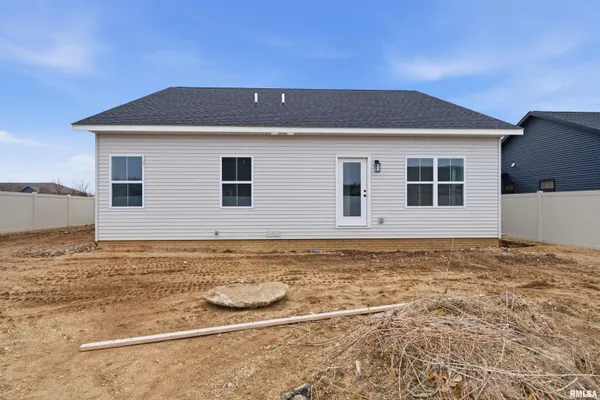 $425,000 | 1303 West Hillcrest Drive, Chillicothe, IL 61523