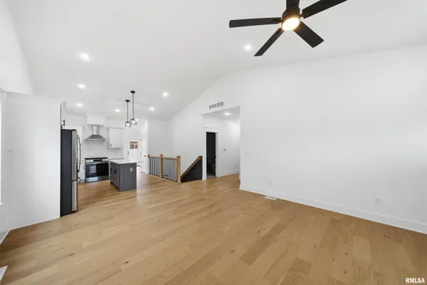 $425,000 | 1303 West Hillcrest Drive, Chillicothe, IL 61523