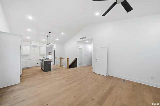 $425,000 | 1303 West Hillcrest Drive, Chillicothe, IL 61523