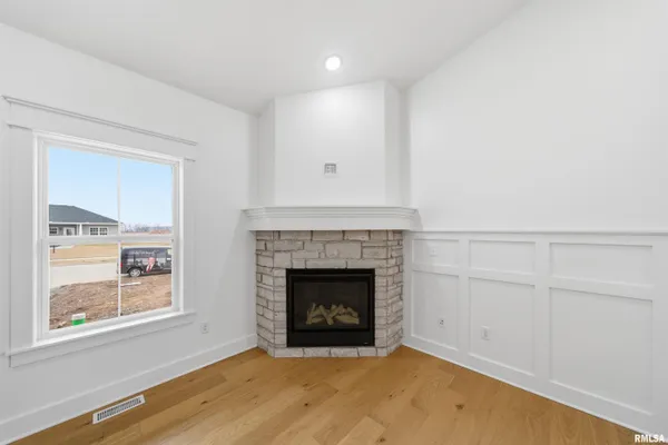 $425,000 | 1303 West Hillcrest Drive, Chillicothe, IL 61523