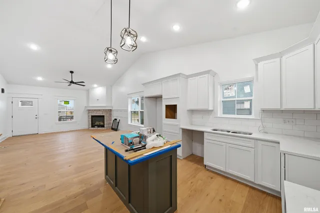 $425,000 | 1303 West Hillcrest Drive, Chillicothe, IL 61523