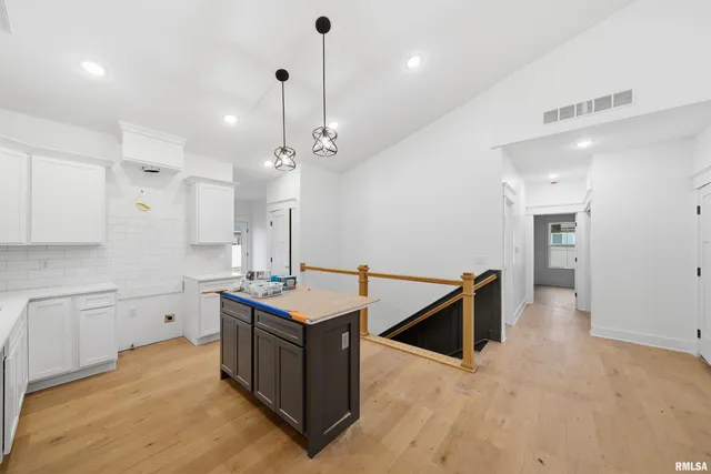 $425,000 | 1303 West Hillcrest Drive, Chillicothe, IL 61523