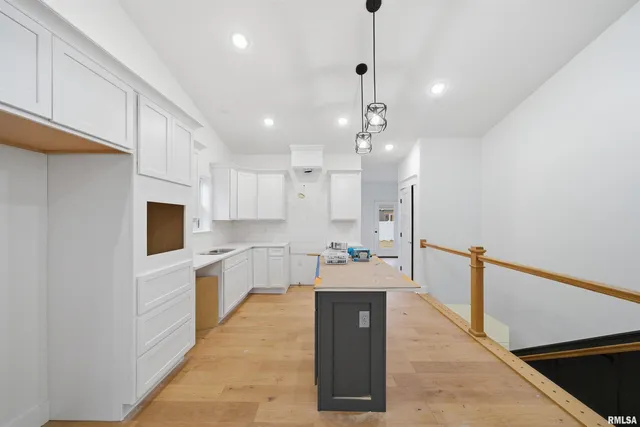 $425,000 | 1303 West Hillcrest Drive, Chillicothe, IL 61523